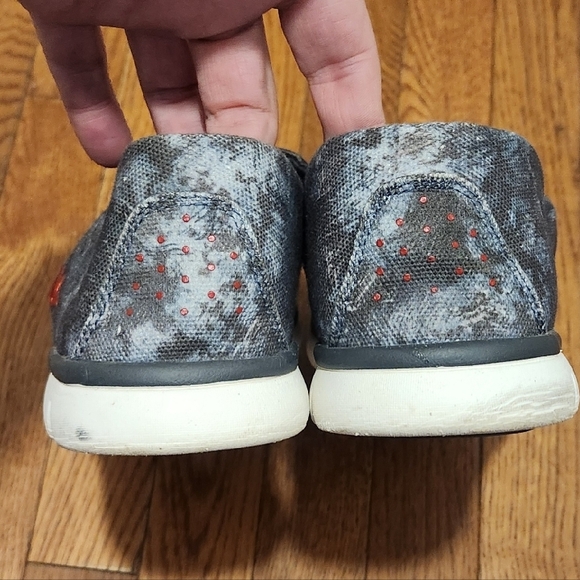 Huk Men's Black and Gray Shoes - Picture 5 of 8